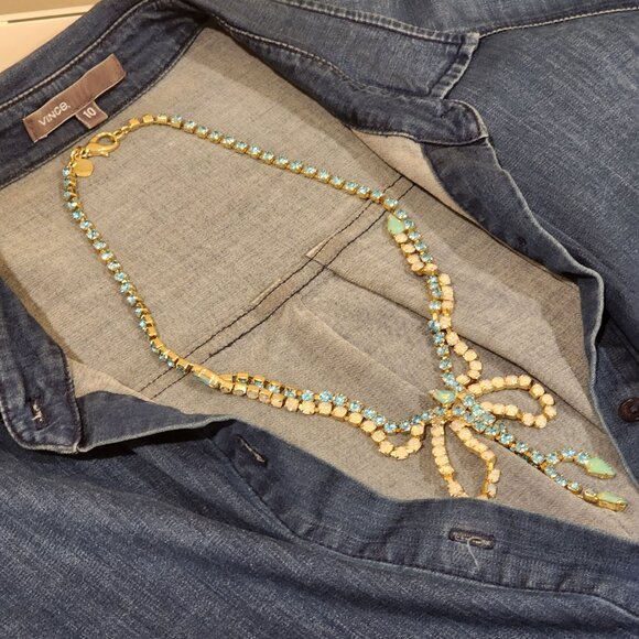 Excellent!! Gold-Toned Cupid’s Bow Blue-White Iridescent Rhinestone Necklace - Picture 8 of 10